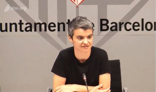 La concejal de Vivienda de Barcelona, Lucía Martín, explica que el Ayuntamiento reactivará la construcción de 2.400 pisos públicos este 2020