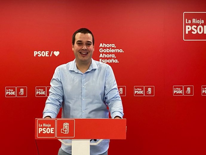 El portavoz del Grupo Parlamentario Socialista en materia de Universidad, Roberto García, en comparecencia de prensa