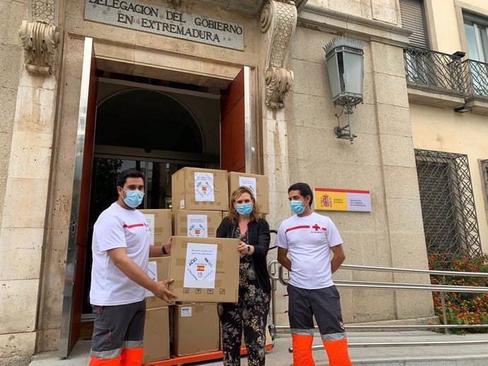 Distribución de mascarillas del Gobierno central entre Cruz Roja, Cáritas y Cermi Extremadura