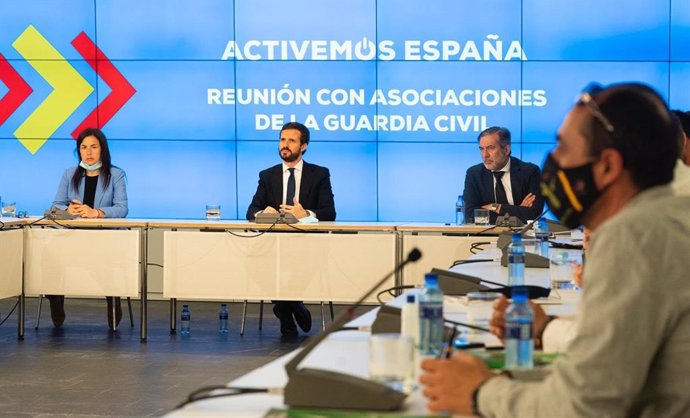 El líder del PP, Pablo Casado, junto a la portavoz de Interior del Grupo Popular en el Congreso, Ana Vázquez, y el responsable de Justicia e Interior del PP, Enrique López.