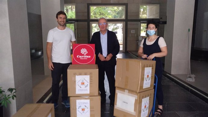 La Subdelegación del Gobierno en Gipuzkoa entrega a Cáritas y Cruz Roja una nueva remesa de 30.000 mascarillas