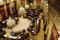 Thomàs suspende el pleno y convoca a la Mesa por la negativa de tres diputados a abandonar la sala para poder votar