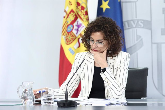 La ministra portavoz y de Hacienda, María Jesús Montero, durante la comparecencia en rueda de prensa posterior al Consejo de Ministros en Moncloa para informar sobre novedades en la crisis del Covid-19, en Madrid (España), a 2 de junio de 2020.
