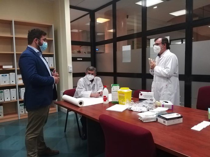 Visita del delegado territorial de Turismo, Regeneración, Justicia y Administración Local en Cádiz, Miguel Rodríguez, al Instituto de Medicina Legal y Ciencias Forenses