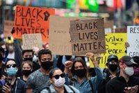 El fiscal a cargo del caso Floyd no descarta el cargo de homicidio en primer grado contra el agente responsable