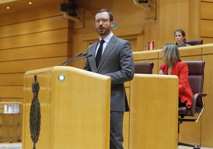 El portavoz del PP en la cámara alta, Javier Maroto, interviene en la Comisión General de Comunidades Autónomas celebrada en el Senado este jueves a cuenta de la gestión de la pandemia de la COVID-19, en Madrid (España), a 30 de abril de 2020.