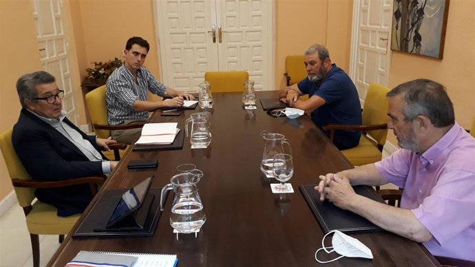 Carlos Toscano con los líderes de UGT y CCOO