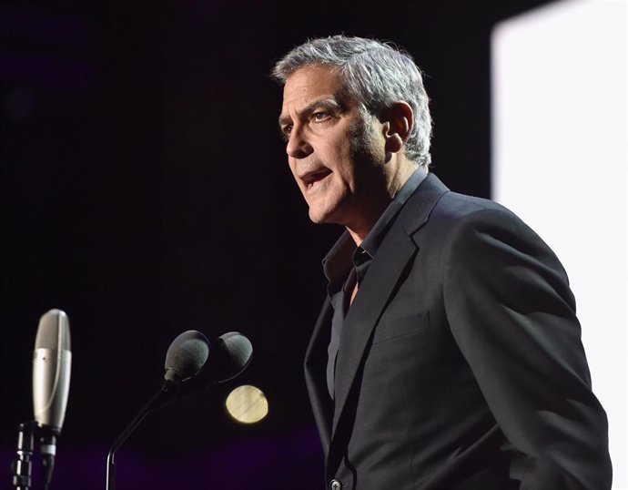    Tras recibir el César de honor y agradecer el galardón a la Academia del Cine Francés, George Clooney dedicó buena parte de su discurso a criticar el comportamiento y las políticas del presidente de Estados Unidos, Donald Trump.  