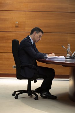 El presidente del Gobierno, Pedro Sánchez, durante el Consejo de Ministros que tiene previsto aprobar la Estrategia Española de Economía Circular (EEEC), en Madrid (España), a 2 de junio de 2020.