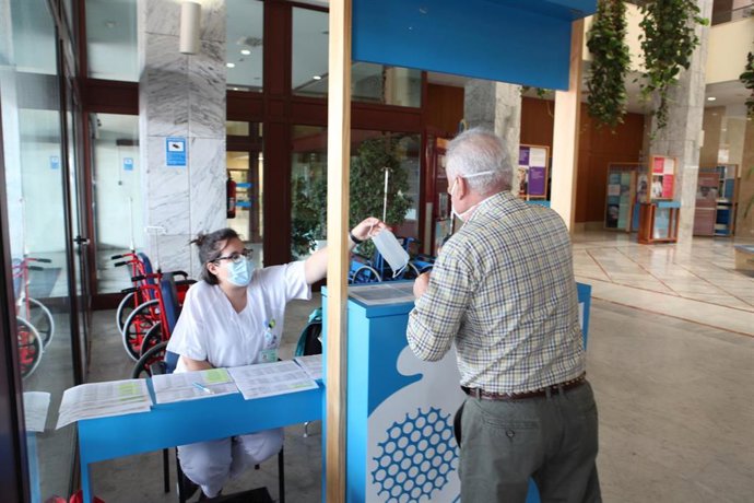 Refuerzo de información en los accesos a los nuevos circuitos de atención en el Hospital San Juan de Dios del Aljarafe.