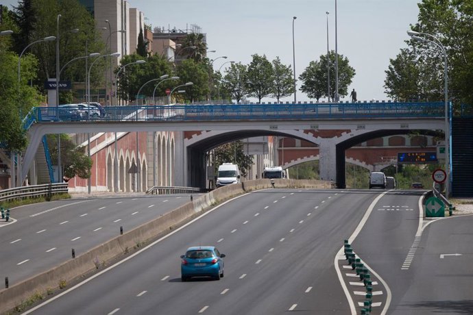 Tramo de la autopista de la M-30, en Madrid, durante la desescalada por el COVID-19