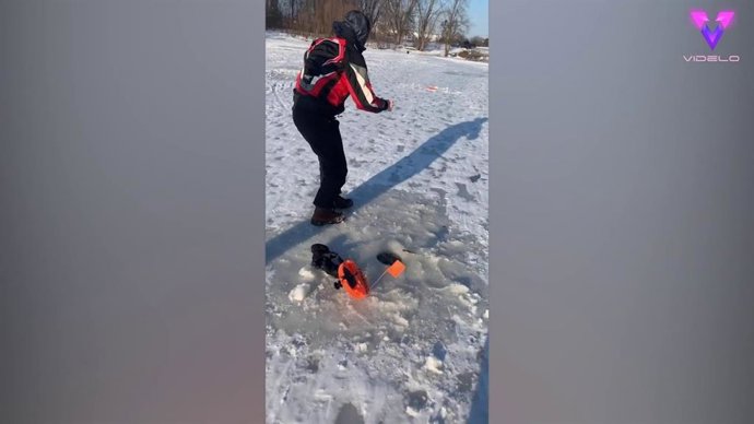 Sacan por error a una rata gigante del hielo durante una jornada de pesca