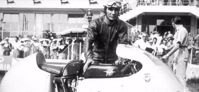 El piloto italiano Carlo Ubbiali, nueve veces campeón del mundo de motociclismo