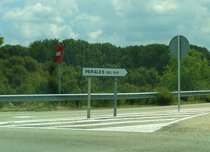 Imagen de un cartel señalizando la entrada a Perales del Río.