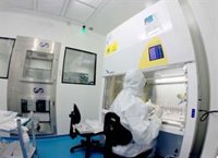 El número de pacientes ingresados por Covid-19 en la Comunitat desciende un 82% en mayo y el de las UCI, un 84%