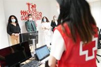 Moreno: Más de 26.000 familias vulnerables en Andalucía se beneficiarán de tarjetas monedero