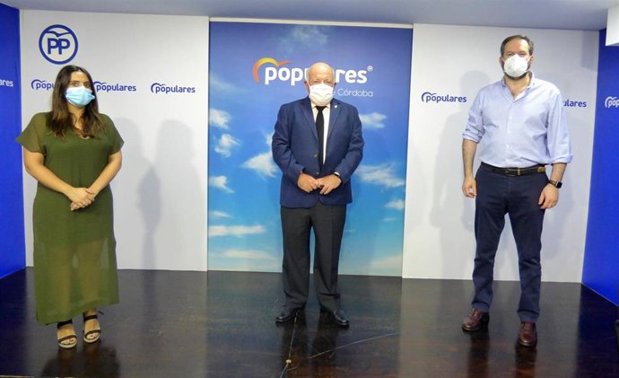 Beatriz Jurado, Jesús Aguirre y Adolfo Molina