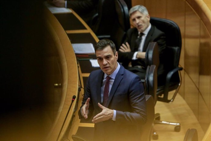 El presidente del Gobierno, Pedro Sánchez, y el ministro del Interior, Fernando Grande-Marlaska, en el Senado. En Madrid (España) a 5 de mayo de 2020.