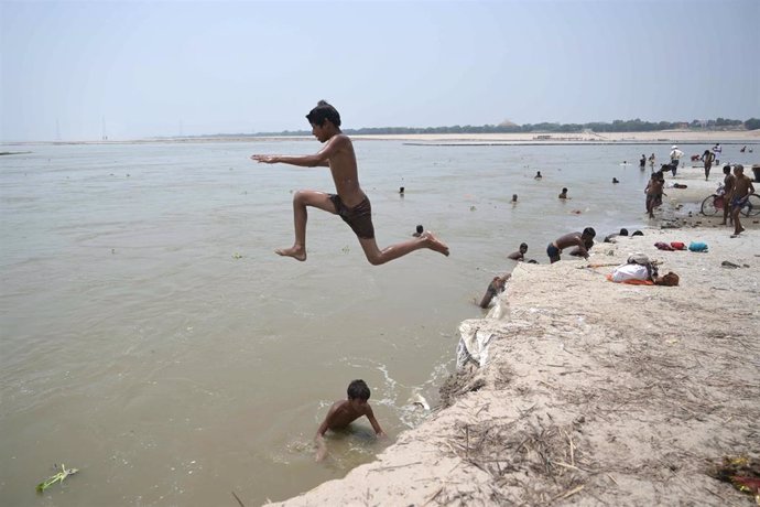 Baños en el río Ganges en Allahabad