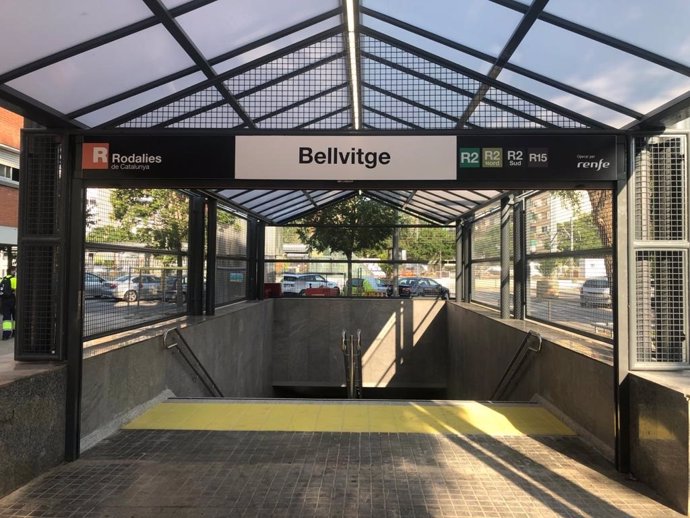 Renfe reabre el vestíbulo de la estación de Bellvitge