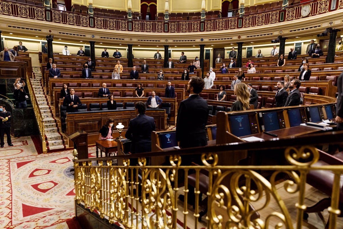 Minuto De Silencio En El Congreso Por Las Más De 27.000 Víctimas Del ...