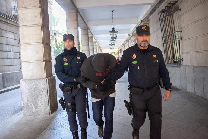 Citados los acusados del triple crimen de Dos Hermanas para conocer los delitos que se les imputan