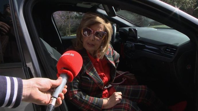 María Teresa Campos muy pendiente de su hija Carmen Borrego