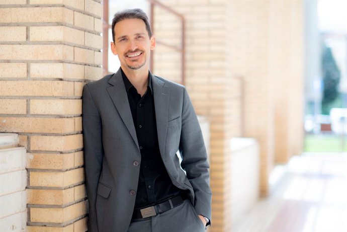 Roberto Augusto, fundador de Editorial Letra Minúscula