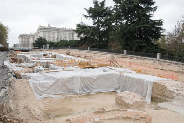 Obras en los alrededores de la Plaza de España de Madrid para comunicar peatonalmente Plaza España con Madrid Río, el Palacio Real y la Gran Vía