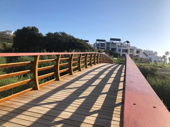 Tramo de la senda Litoral de la Diputación de Málaga a su paso por Casares y Estepona
