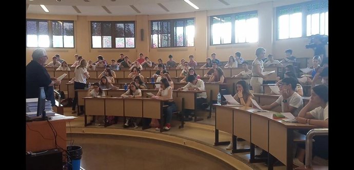 Estudiantes extremeños incian las pruebas de la EBAU