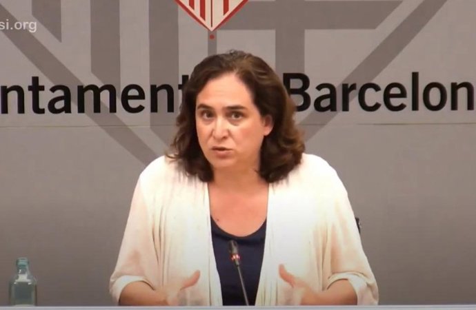La alcaldesa de Barcelona, Ada Colau, en una rueda de prensa telemática