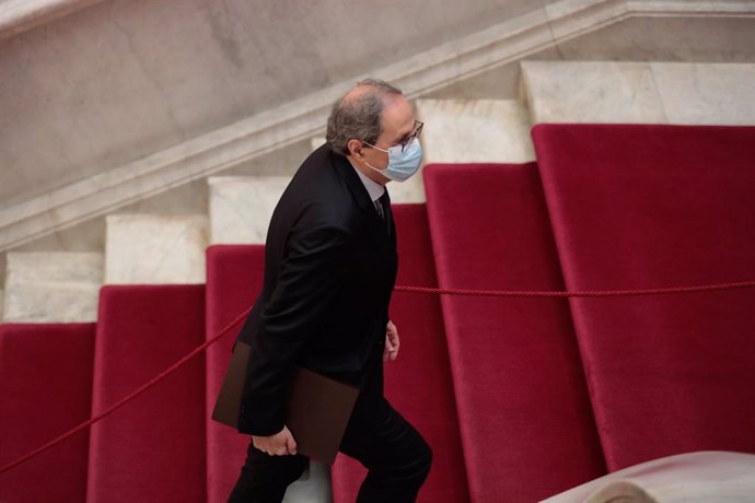 El president de la Generalitat, Quim Torra, es dirigeix al ple del Parlament, a Barcelona, el 3 de juny de 2020.