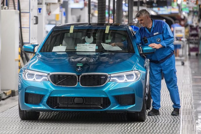 Fábrica de automoción de BMW produciendo el nuevo BMW M5