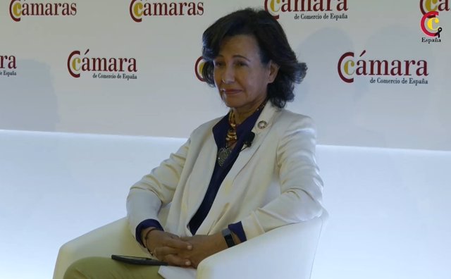 La presidenta del Banco Santander, Ana Botín, durante el Pleno Extraordinario de la Cámara de España celebrado el 1 de junio
