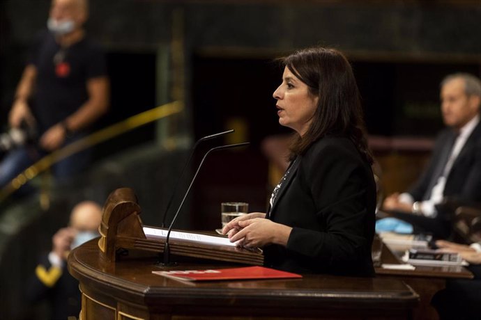 La portavoz del Grupo Socialista en el Congreso de los Diputados, Adriana Lastra, durante su intervención en la sesión del Parlamento en la que se ejerce el control al Gobierno y se trata la sexta prórroga del estado de alarma por la crisis del Covid-19