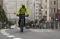Ábalos anuncia un plan de fomento del uso de la bicicleta