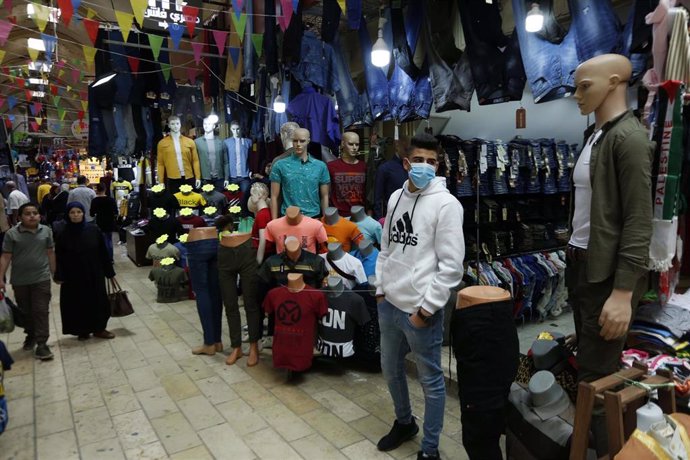 Palestinos en la ciudad cisjordana de Nablús durante la pandemia de coronavirus