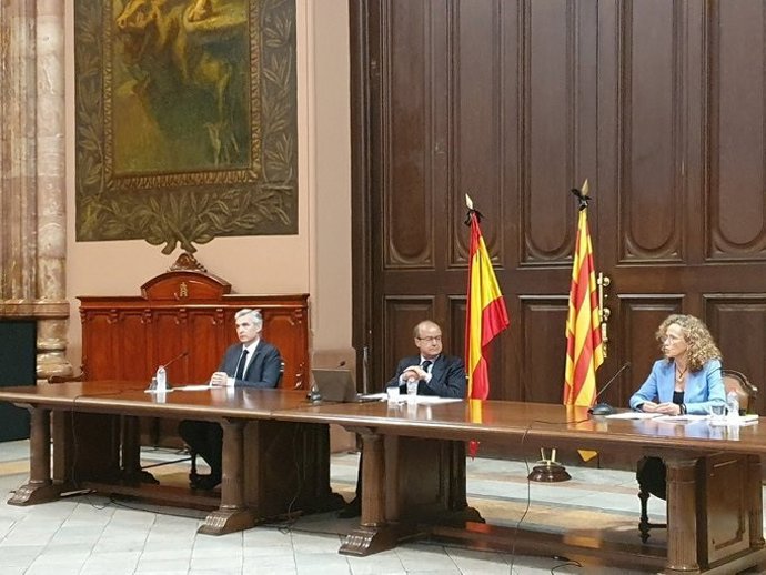 El president del Tribunal Superior de Justícia de Catalunya (TSJC), Jesús María Barrientos; el president de l'Audincia de Barcelona, Antonio Recio, i la jutgessa degana de Barcelona, Merc Caso, en roda de premsa el 3 de juny de 2020.