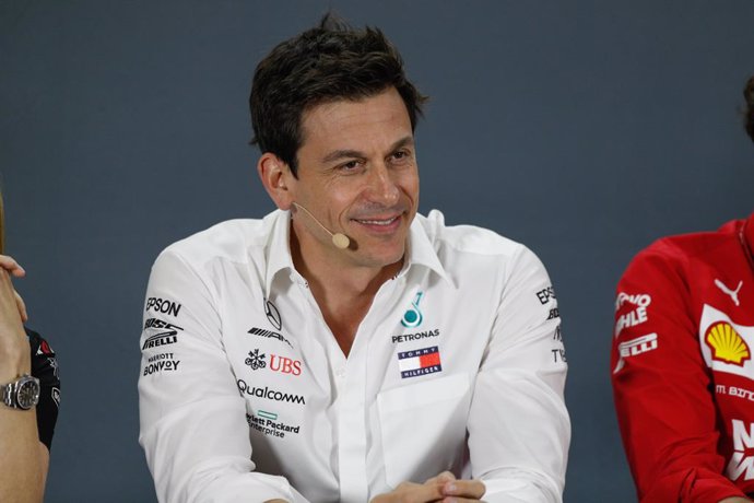 Fórmula 1.- Toto Wolff: "La opción de Vettel es para pensarla"