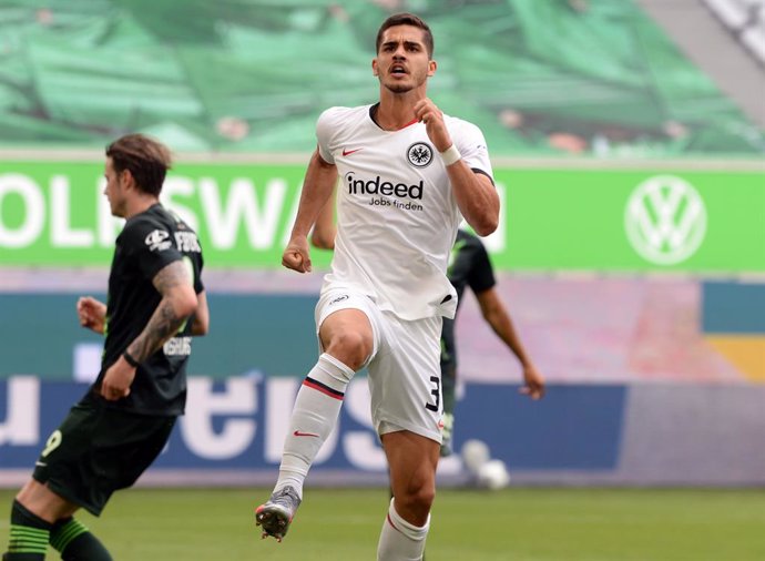 Fútbol/Bundesliga.- El Eintracht escapa de una zona roja que agobia al Werder Br