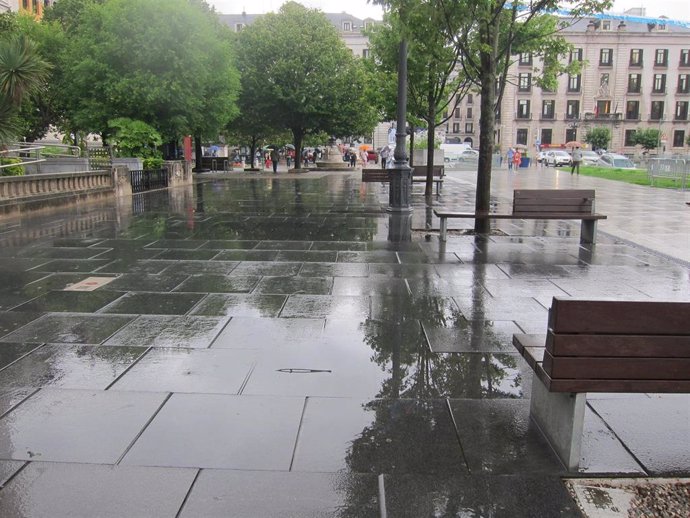 Lluvia en Santander. Archivo