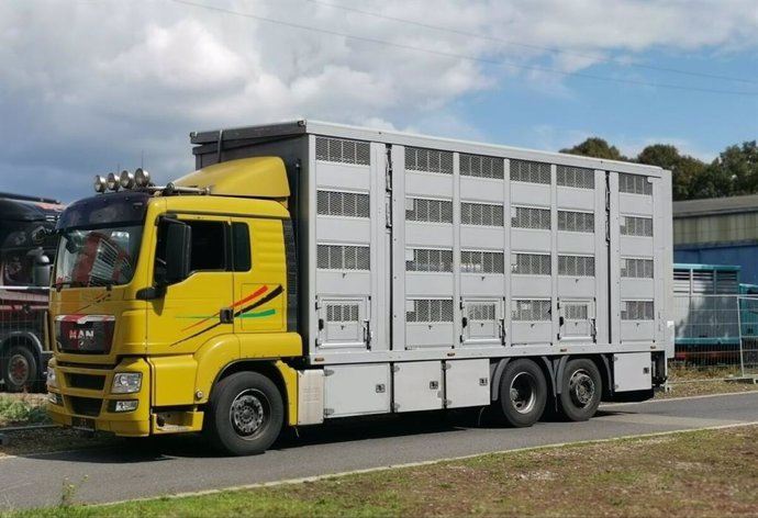 Imagen de un camión habilitado para el transporte de animales