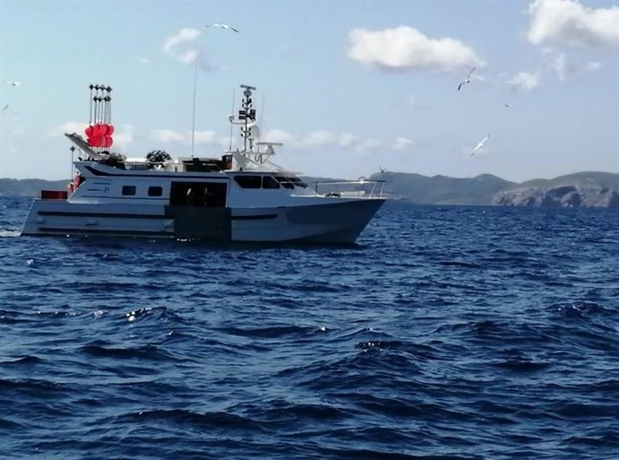 El Govern denuncia un palangrero que pescaba en aguas interiores de Baleares