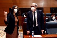 Gabilondo cree que es "urgente" activar servicios sociales y Ayuso le tiende la mano para unirse "por Madrid"