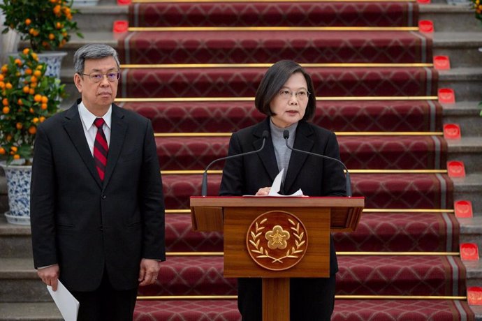 Tsai Ing Wen comparece ante la prensa junto a Chen Chien Jen