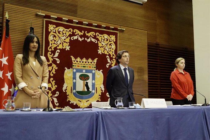 La vicealcaldesa, Begoña Villacís, el alcalde de Madrid, José Luis Martínez-Almeida; y la portavoz municipal, Inmaculada Sanz