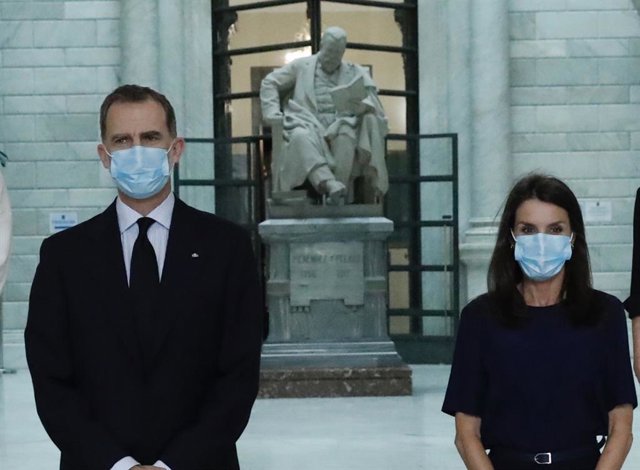 Los Reyes visitan la Biblioteca Nacional de España para presidir la Comisión Permanente de su Patronato