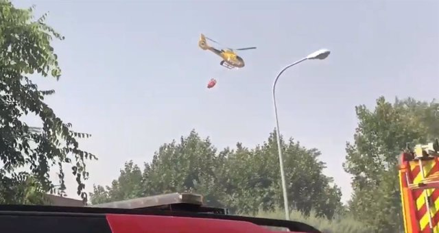 Helicóptero de bomberos de la Comunidad de Madrid en el incendio