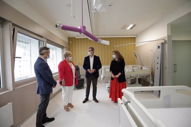 Visita de Olano y Peña al hospital de Eibar.